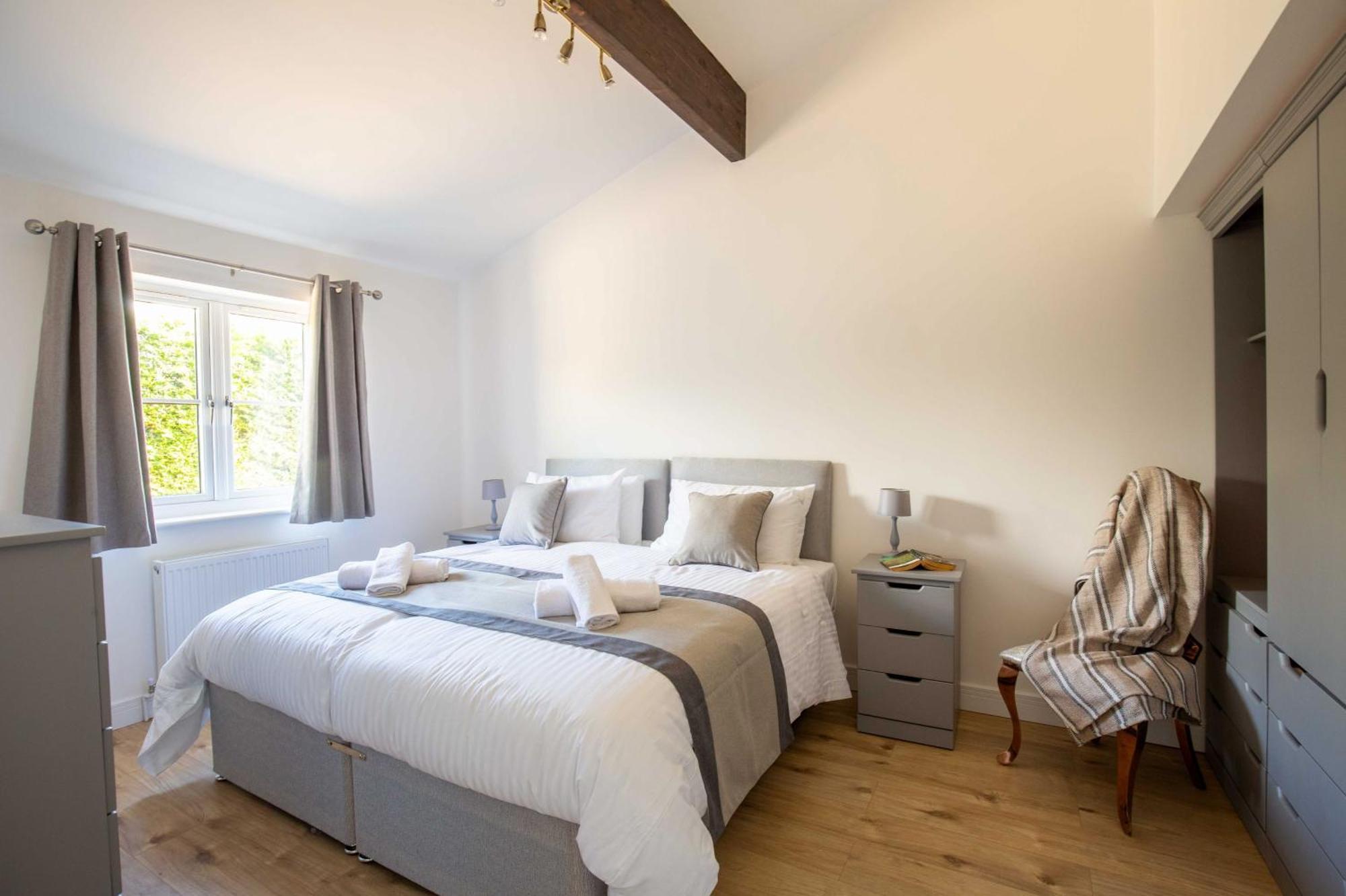 Aintree Cottage Сайърънсестър Екстериор снимка