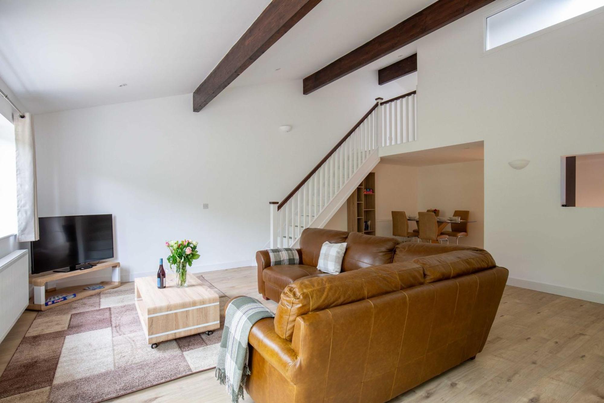 Aintree Cottage Сайърънсестър Екстериор снимка