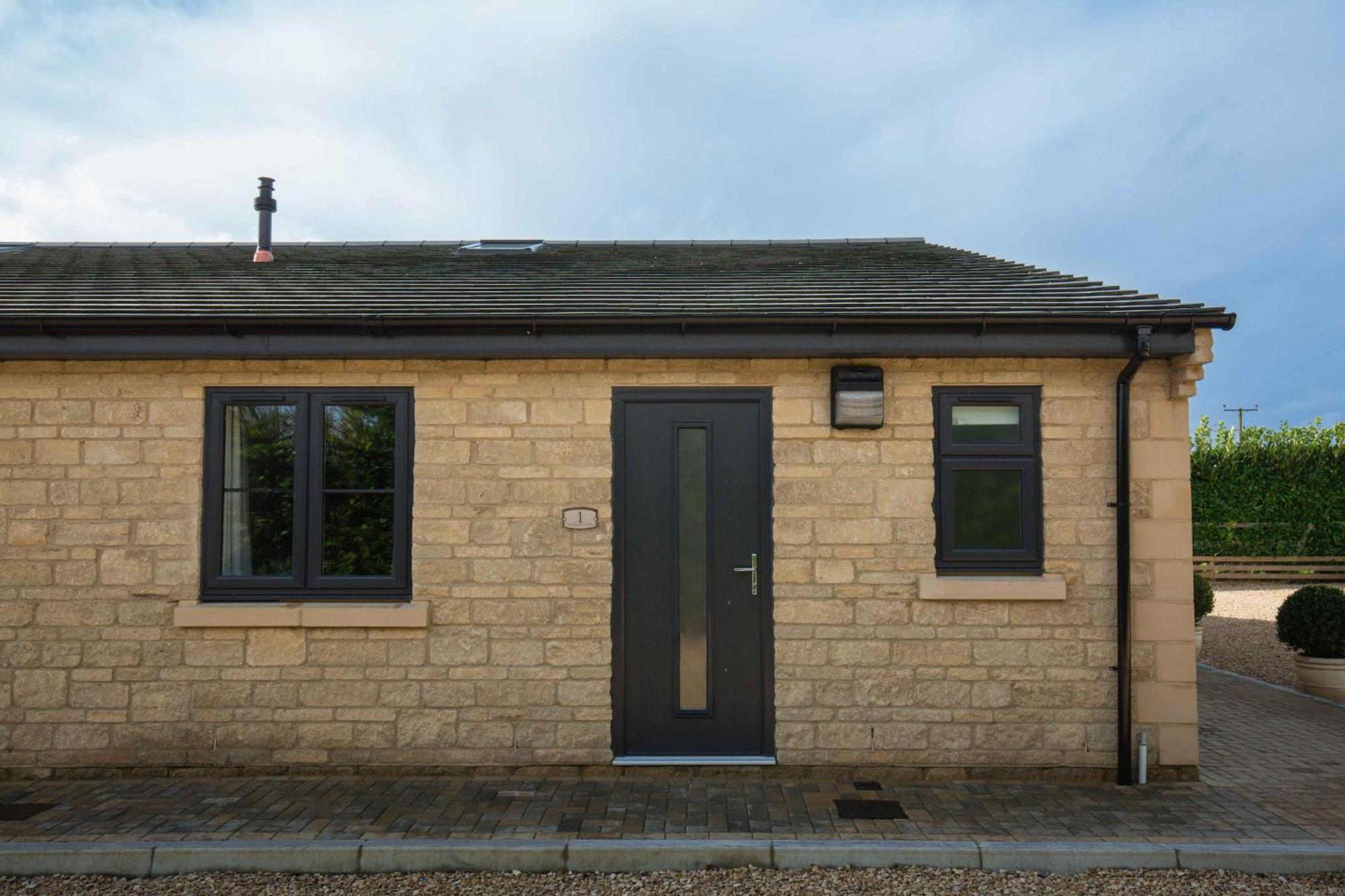 Aintree Cottage Сайърънсестър Екстериор снимка
