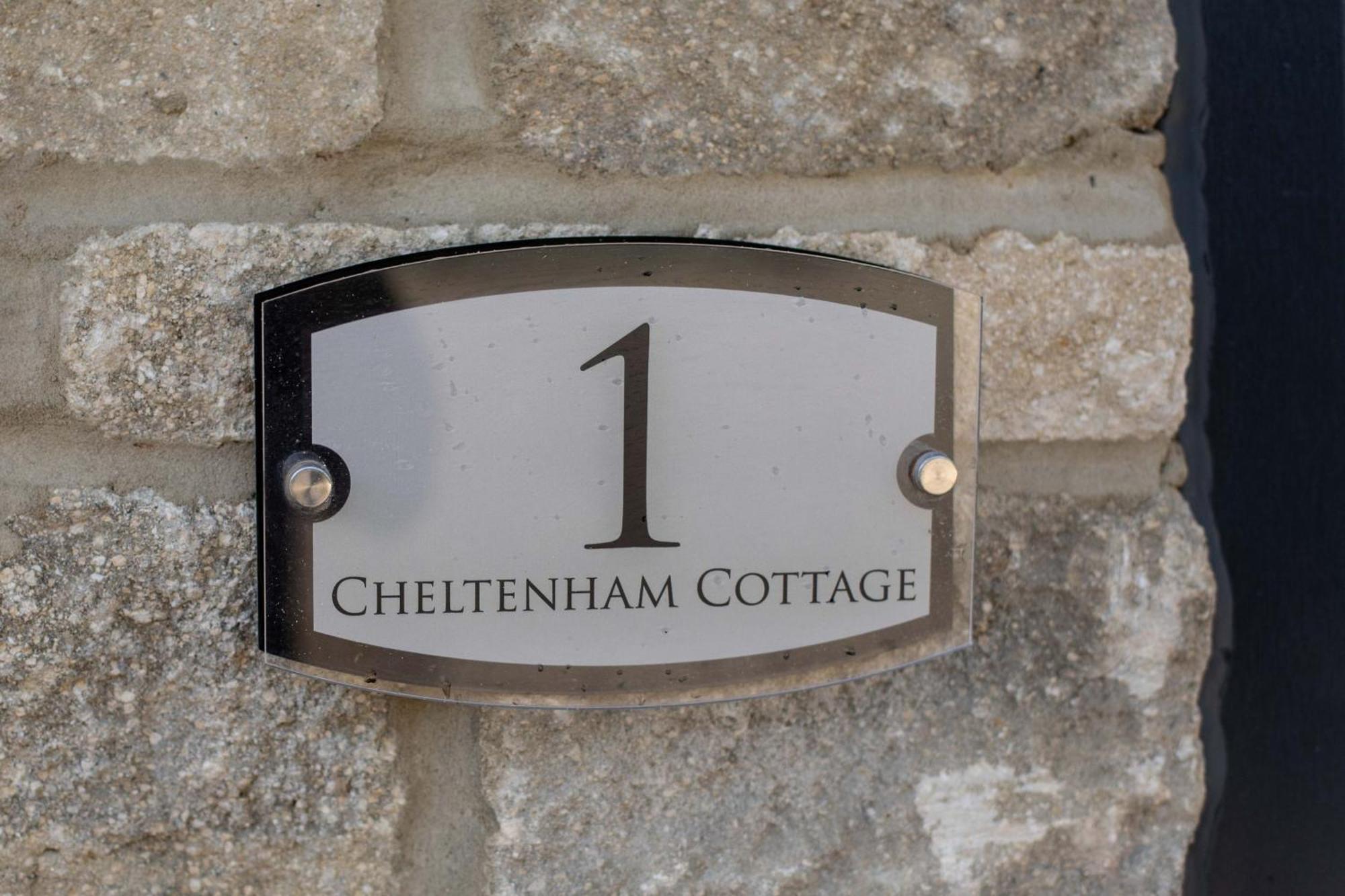 Aintree Cottage Сайърънсестър Екстериор снимка