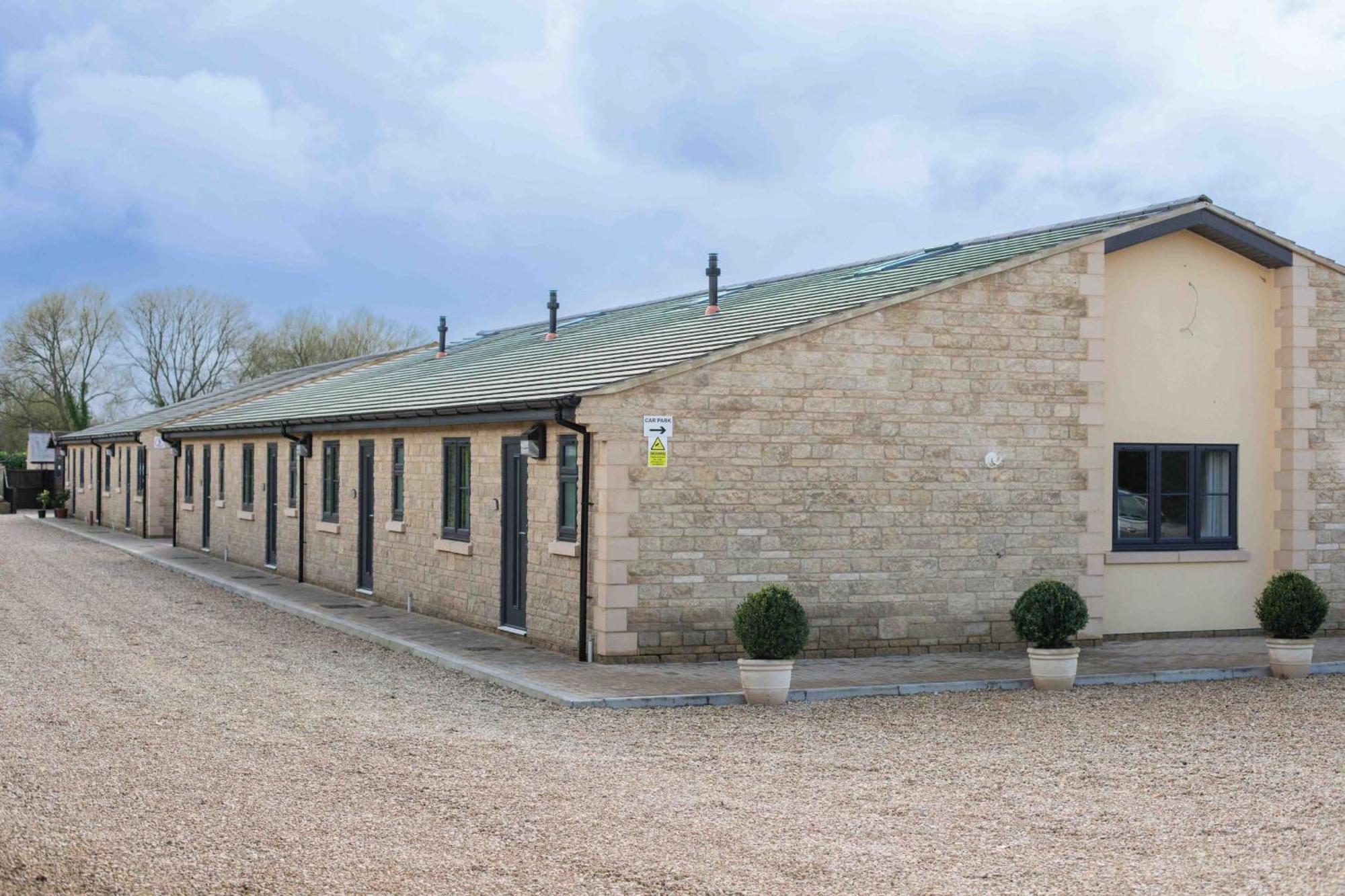Aintree Cottage Сайърънсестър Екстериор снимка