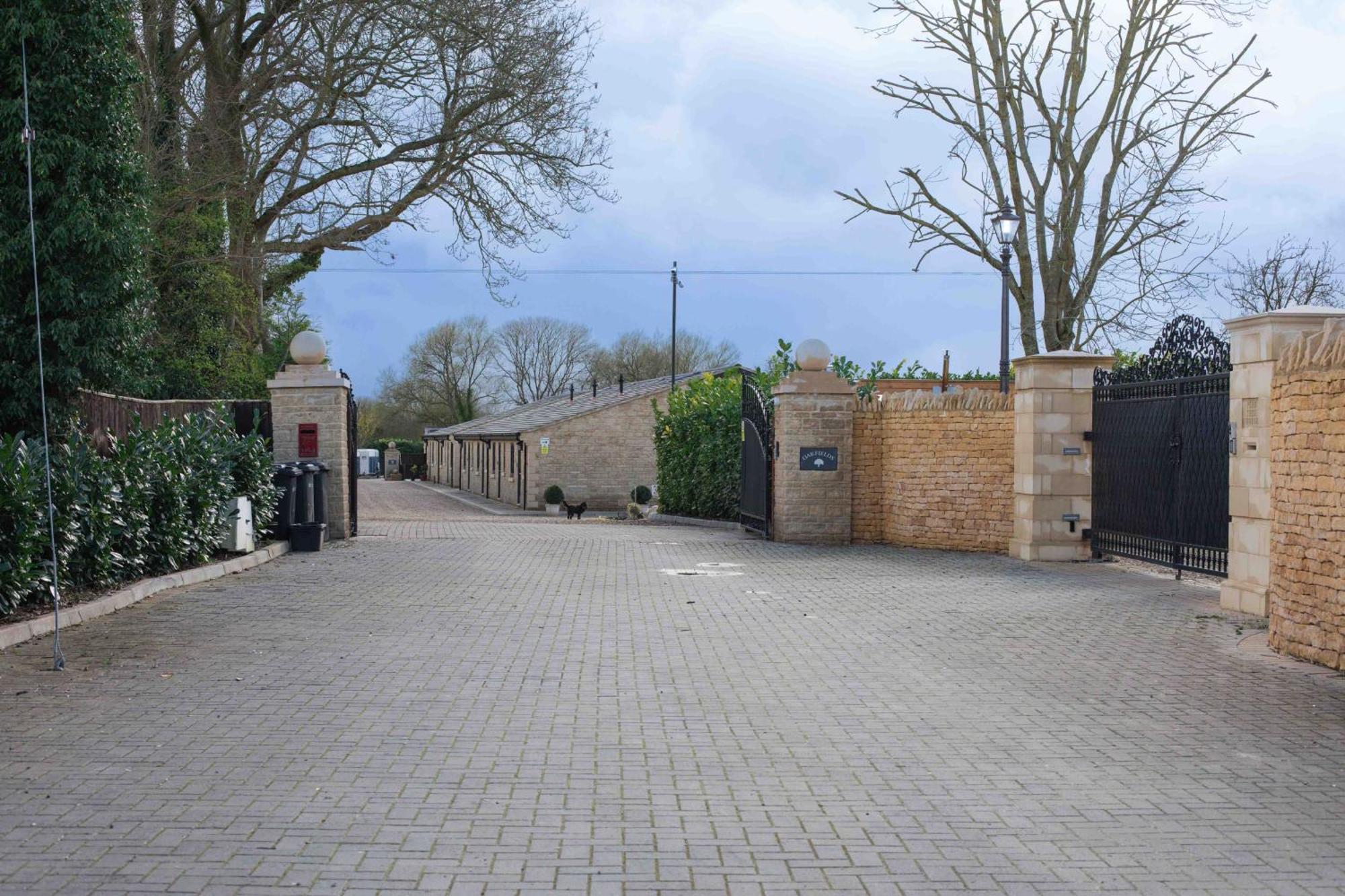 Aintree Cottage Сайърънсестър Екстериор снимка